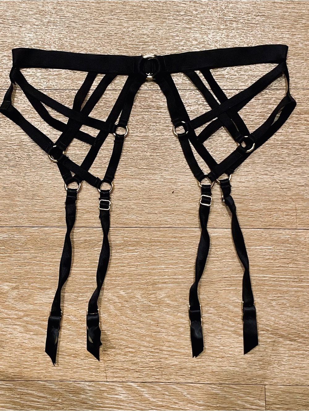 Victoria’s Secret Very Sexy Unlined Strappy 3 Piece Balconette Bra Cage Ring Set - Picture 6 of 9
